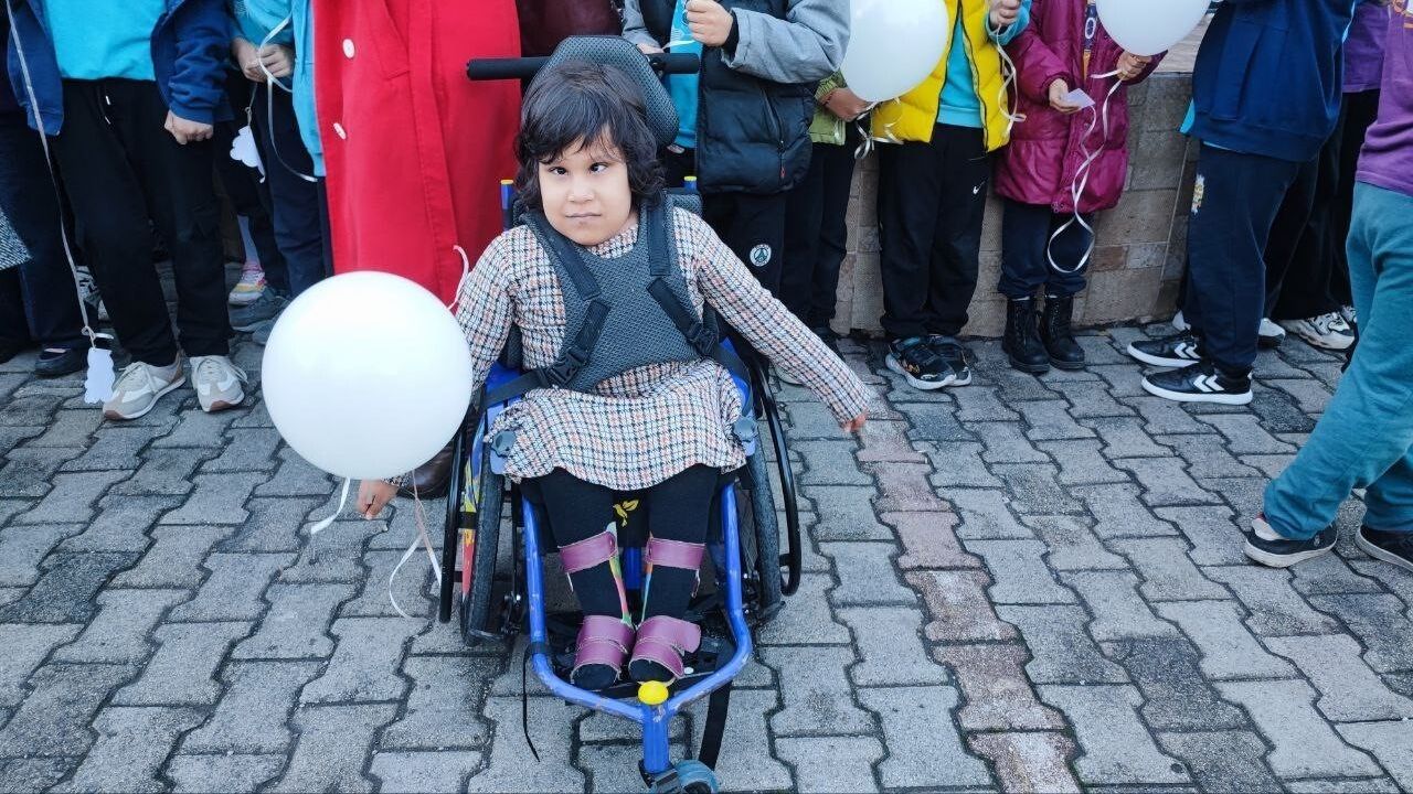 Adana'da Öğrencilerden Gazzeli Çocuklara Barış Dileği