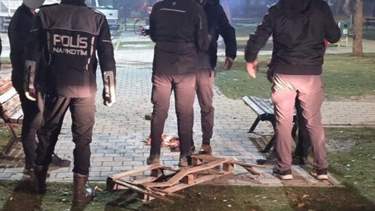 Adana'da Uyuşturucu Operasyonu: 12 Kişi Suçüstü Yakalandı