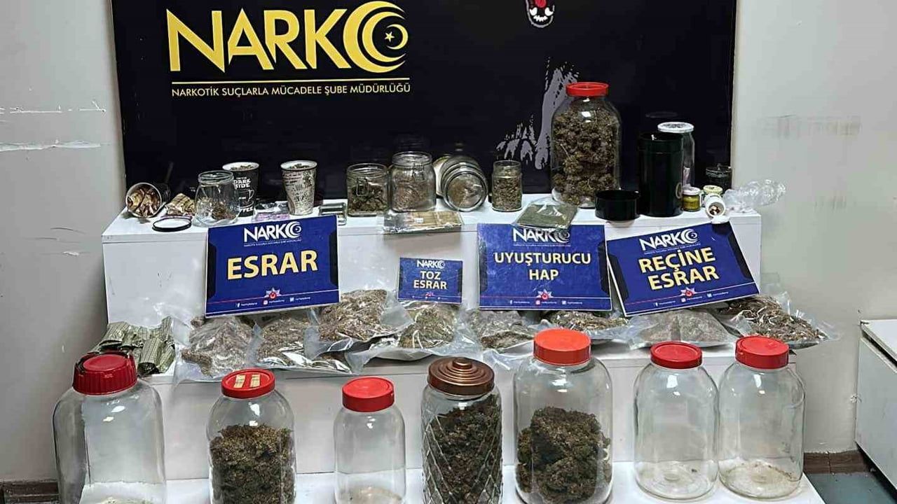 Adana'da Uyuşturucu Operasyonu: Sevgililer 4 Kilo Uyuşturucu ile Yakalandı