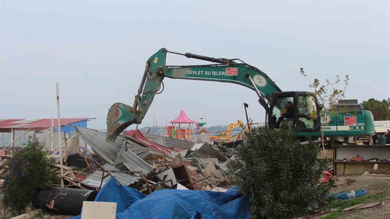 Adana'da Yıkım Süreci Başladı