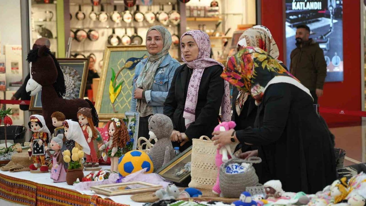 ADIMEK Yıl Sonu Sergisi Açıldı: Üreten Kadın Güçlü Kadın