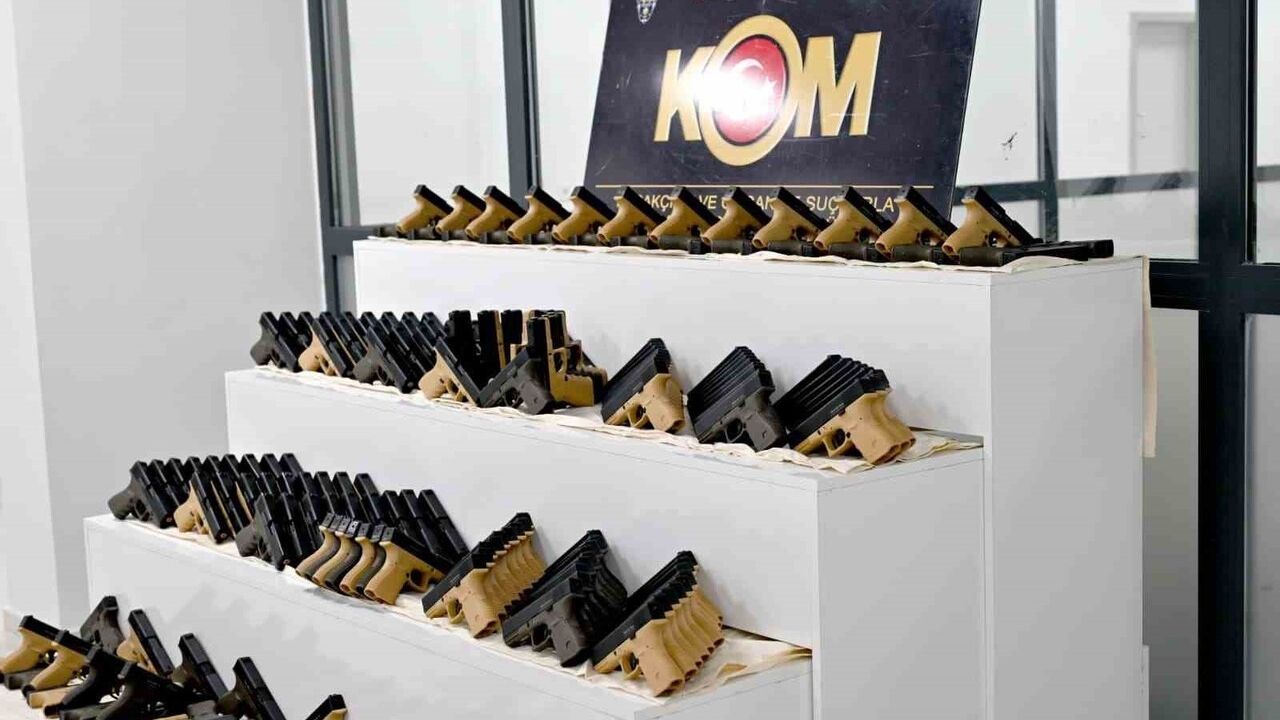 Adıyaman'da 1000 Kaçak Tabanca Ele Geçirildi