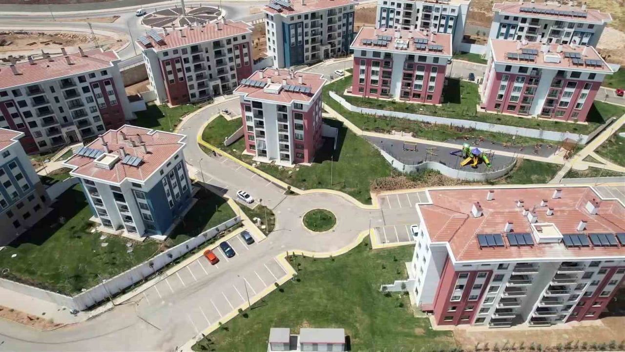 Adıyaman'da Depremden Sonra Yeni Bir Hayat: Yapıcı Ailesi Kalıcı Konutlarına Kavuştu