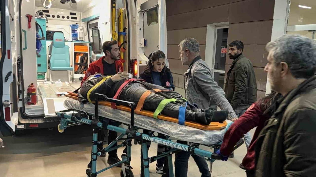 Adıyaman'da İki Otomobil Çarpıştı: 2 Yaralı