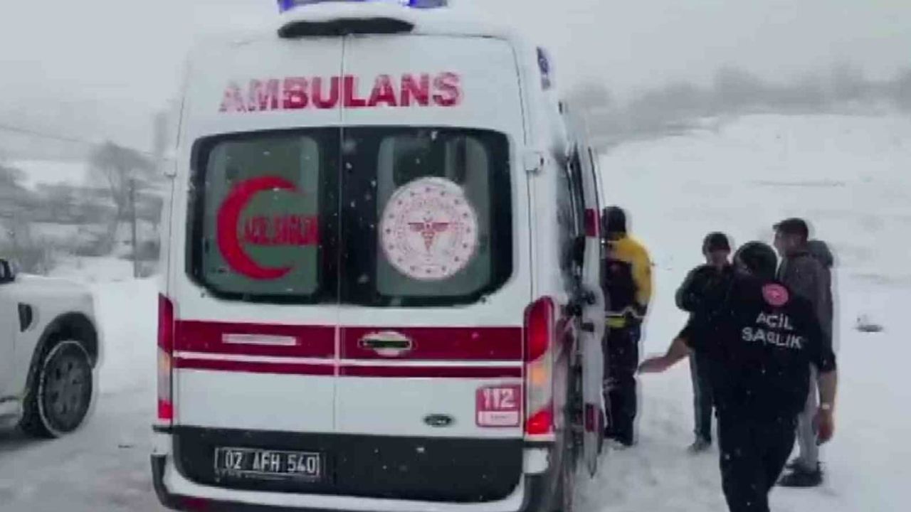 Adıyaman'da Kar Dolu Yolda Ambulans Kurtarma Operasyonu