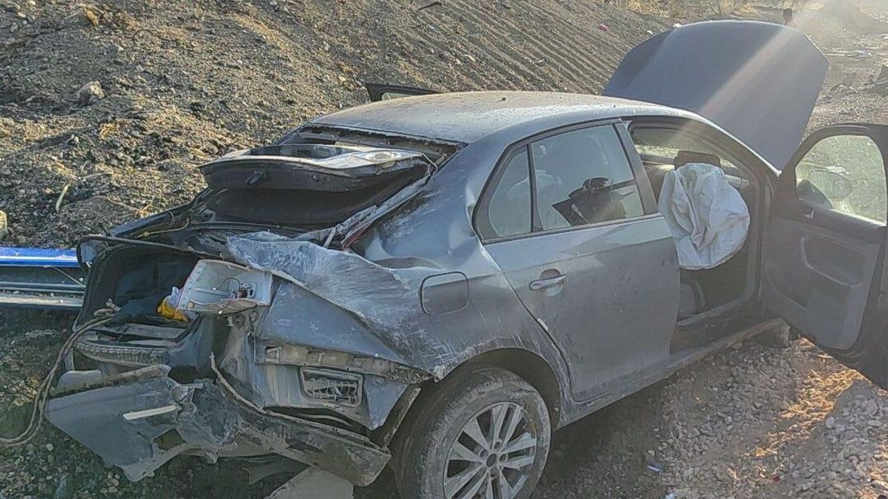 Adıyaman'da Kontrolden Çıkan Otomobil Şarampole Devrildi