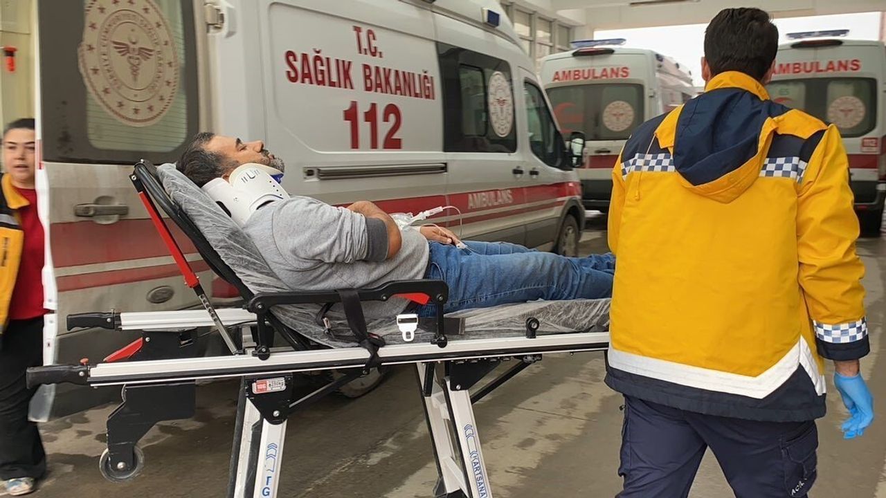 Adıyaman'da Otomobil Şarampole Devrildi: 3 Yaralı