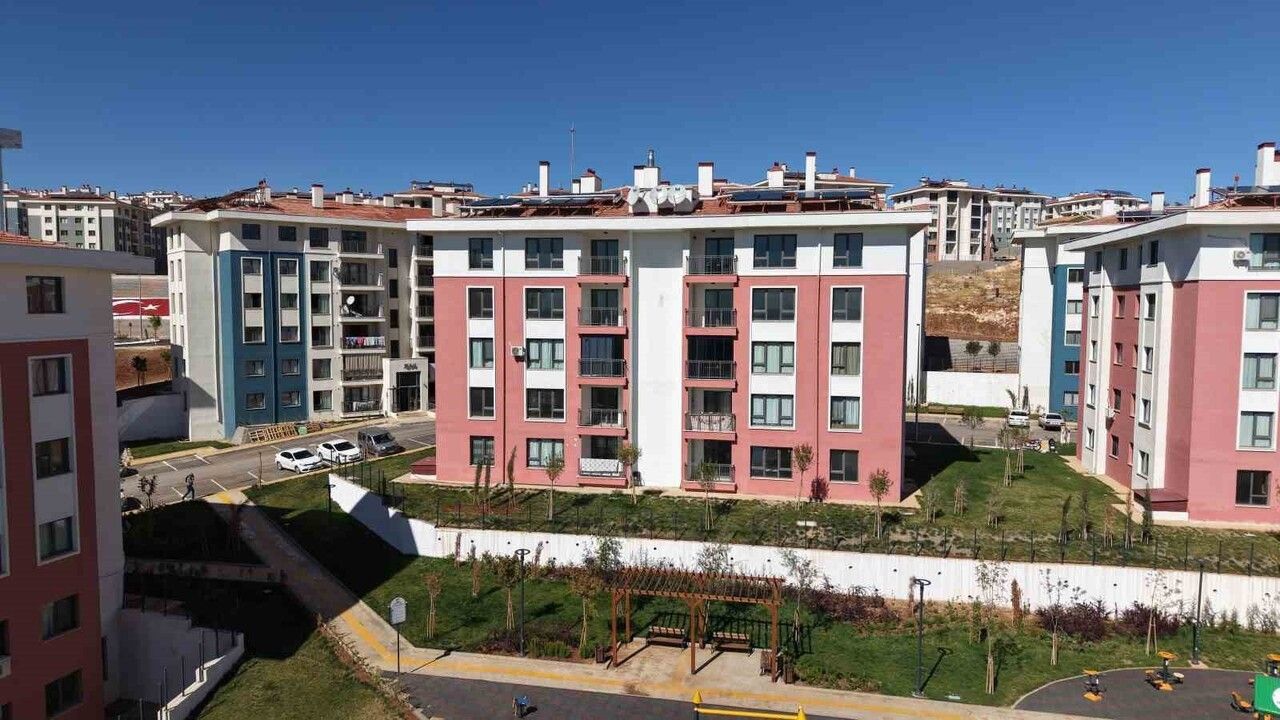 Adıyamanlı Depremzedelerden Bakan Kurum'a Teşekkür