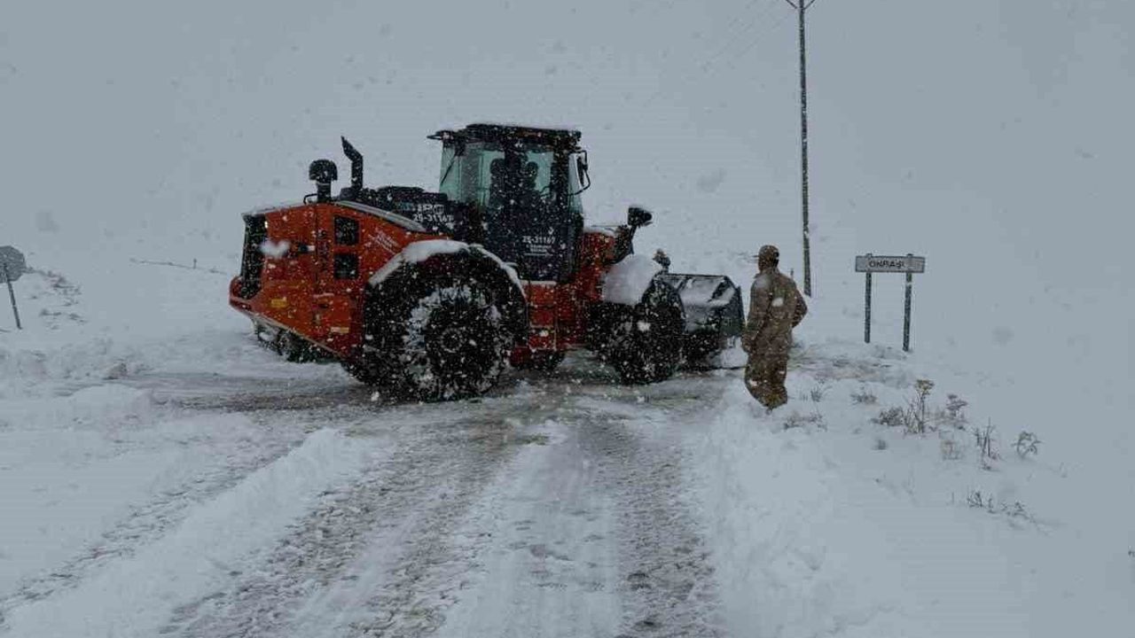 AFAD Yoğun Kar Yağışı Altında Görev Başında