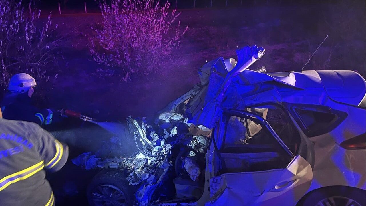 Afyonkarahisar'da Beton Mikserine Çarpan Sürücü Hayatını Kaybetti