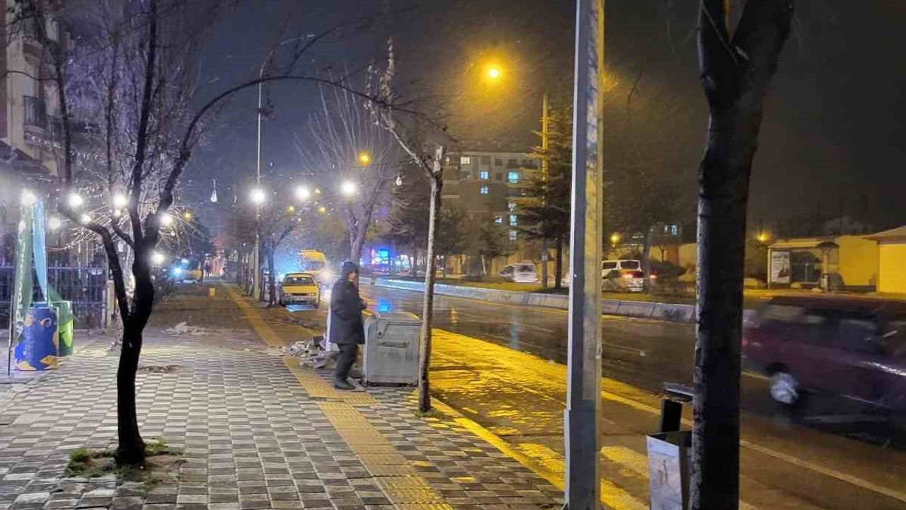 Afyonkarahisar'da Kar Yağışı Başladı