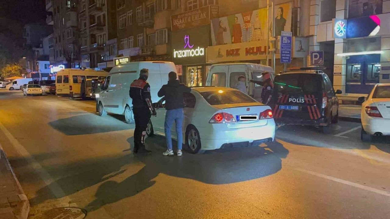 Afyonkarahisar'da Polis Ekiplerinden Huzur ve Asayiş Uygulaması