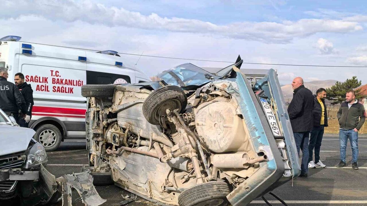 Afyonkarahisar'da Trafik Kazası: 4 Yaralı