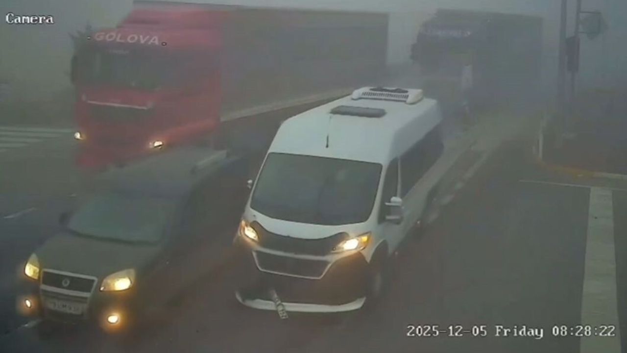 Afyonkarahisar'daki Trafik Kazasında 20 Kişi Yaralandı