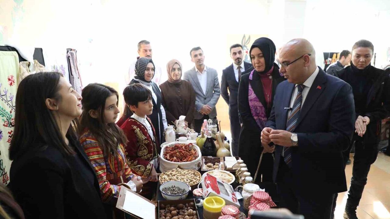 Ağrı'da Tutum, Yatırım ve Türk Malları Haftası Etkinliği