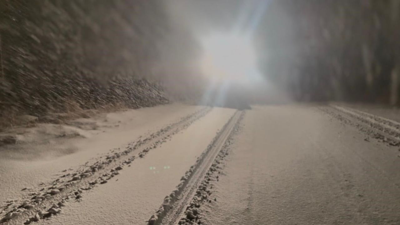 Ağrı Patnos'ta Yoğun Kar Yağışı Ulaşımı Olumsuz Etkiledi