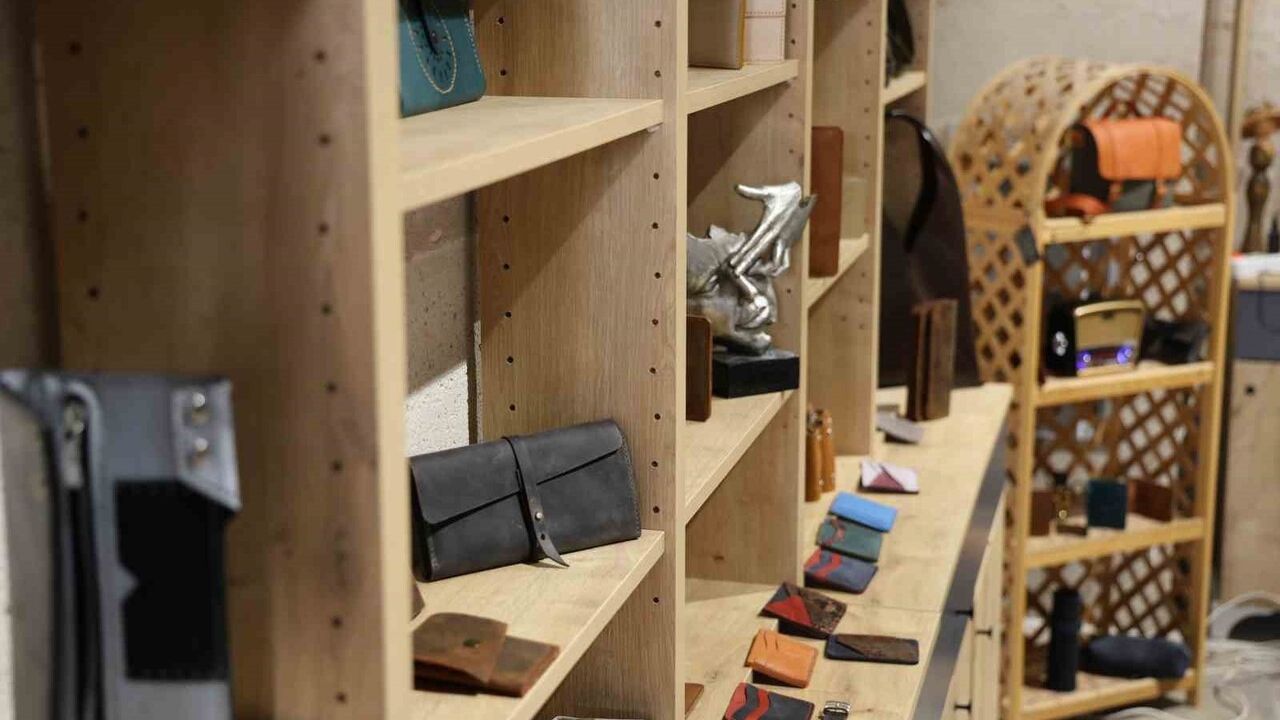 Ahi Evran'ın Deri İşlemeciliği Modern Tasarımlarla Yeniden Canlanıyor