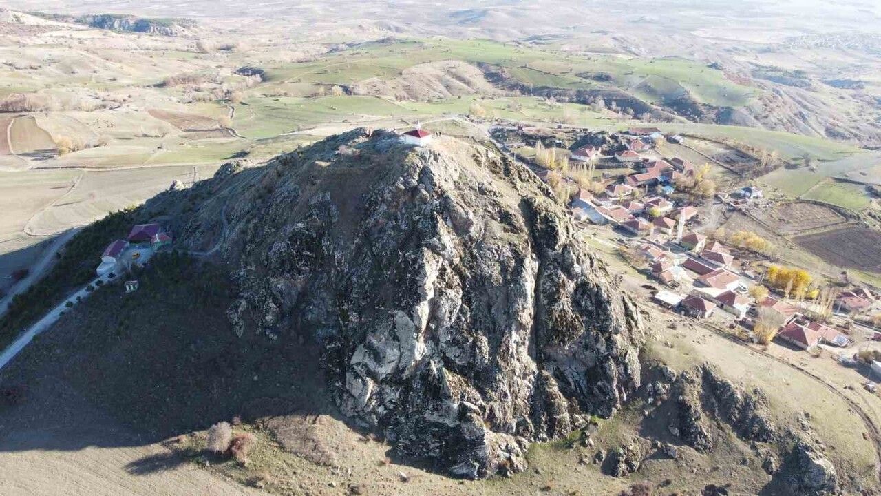 Akçakale'nin Doğal Güzellikleri ve Tarihi Zenginlikleri