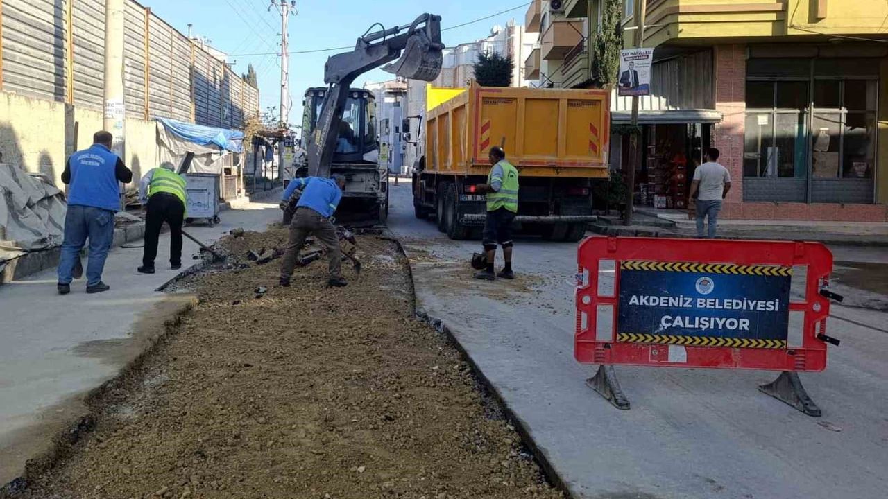 Akdeniz Belediyesi Yol Çalışmalarına Devam Ediyor