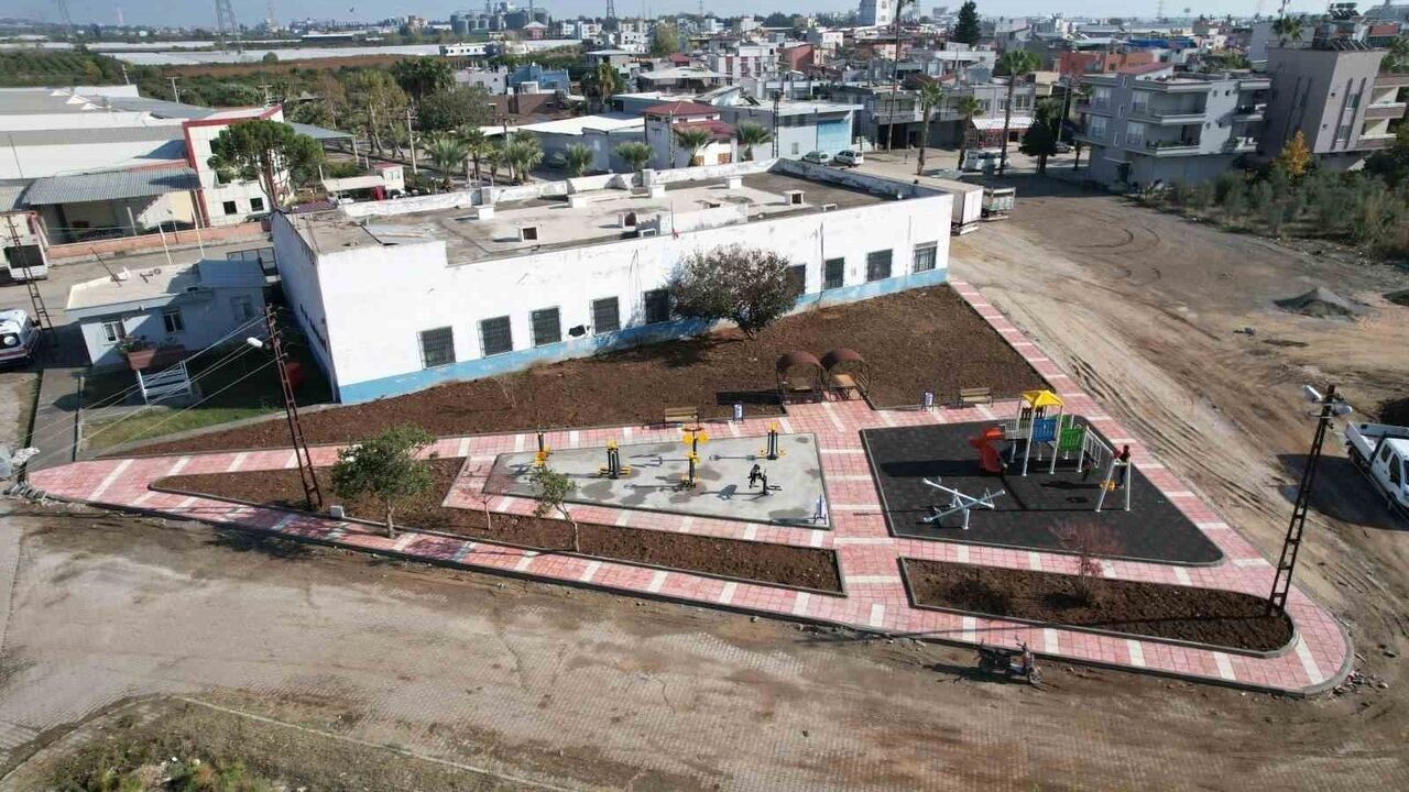 Akdeniz'de Park Yenileme Çalışmaları Devam Ediyor