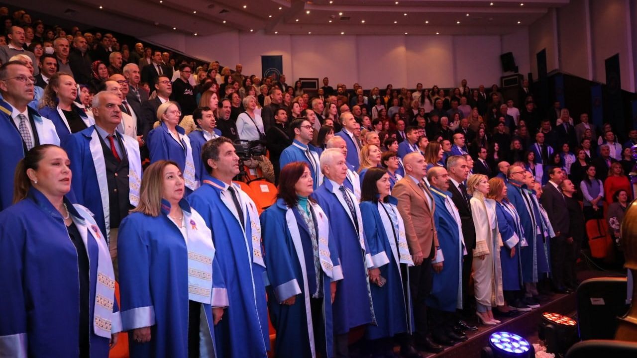 Akdeniz Üniversitesi'nde Coşkulu Akademik Tören