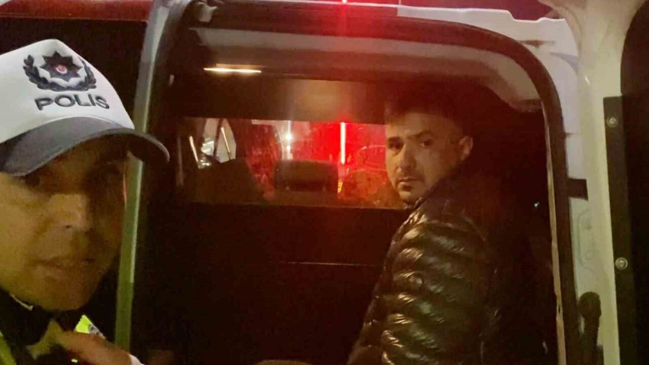 Aksaray'da Alkollü Sürücü, Emniyet Müdür Yardımcısının Makam Aracına Çarptı