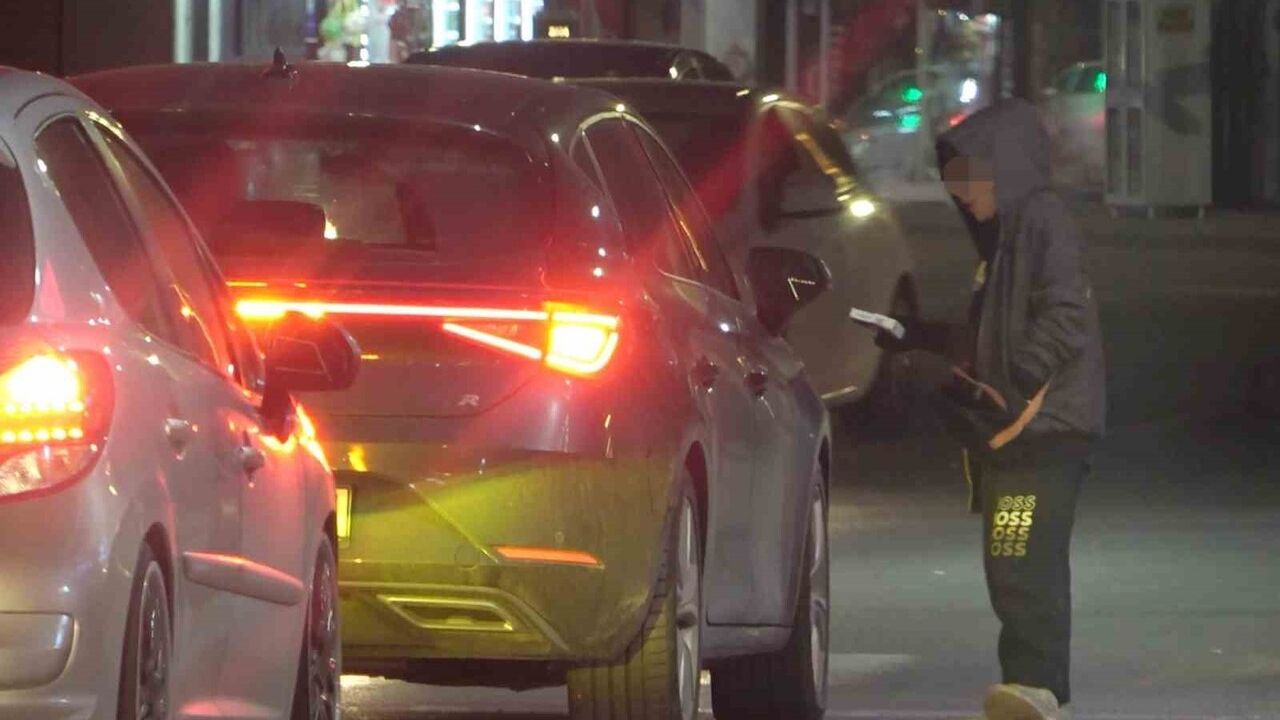Aksaray’da Çocuk Dilenciler Trafiği Tehdit Ediyor