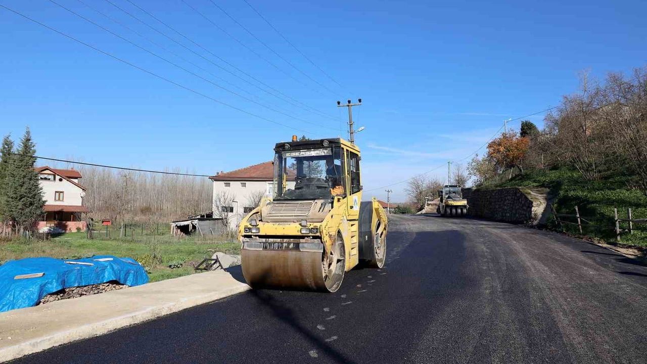 Akyazı'da Sıcak Asfalt Uygulamaları Başladı