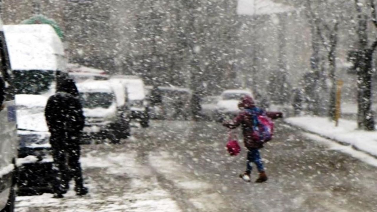 Alaçam'daki Okullarda Eğitim Tatil Edildi