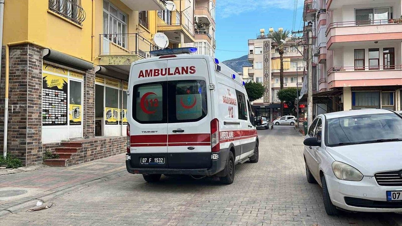 Alanya'da Bıçaklı Kavga: 1 Yaralı
