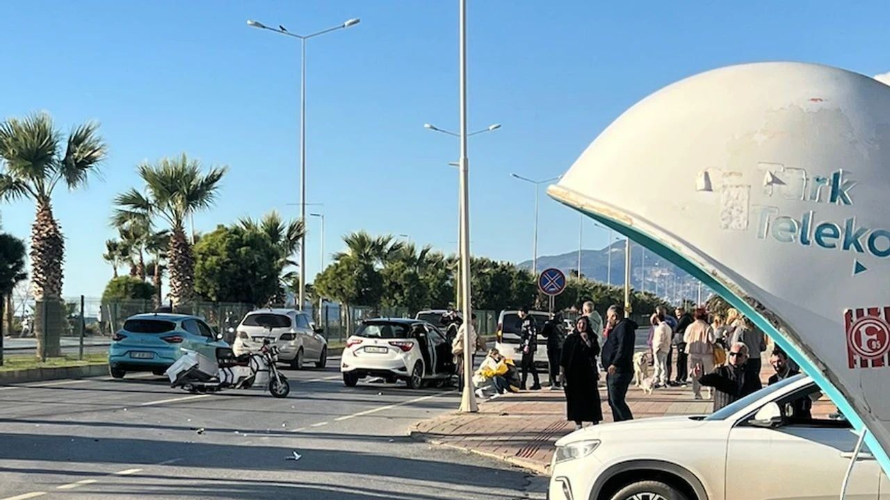 Alanya'daki Trafik Kazasında İki Kişi Hayatını Kaybetti