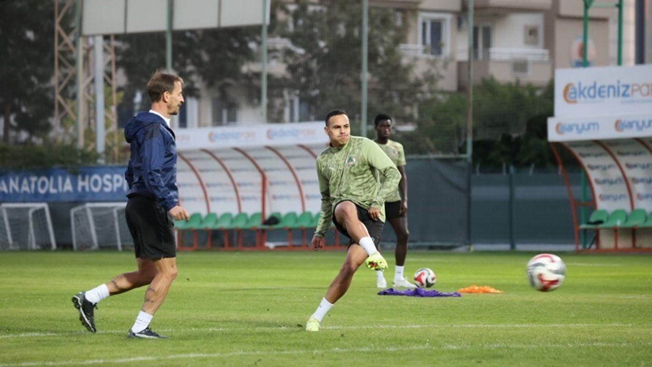 Alanyaspor, Fatih Karagümrük Maçı İçin Hazırlıklarını Sürdürüyor