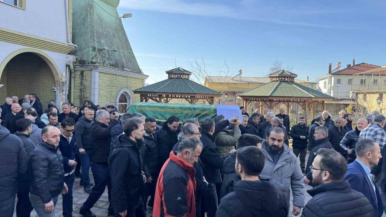 Alaplı İlçe Milli Eğitim Müdürü Anneler Günü'nde Annesini Son Yolculuğa Uğurladı