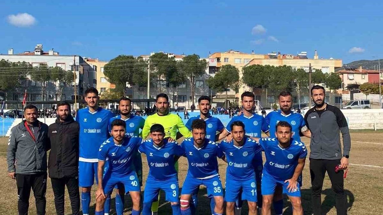 Aliağa Helvacıspor, Ulukent Gençlikspor'u 7-0 mağlup etti
