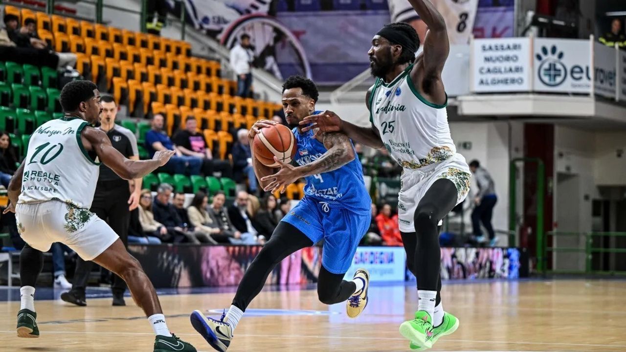 Aliağa Petkimspor, Dinamo BDS Sassari'yi Devirerek İleriye Gidiyor