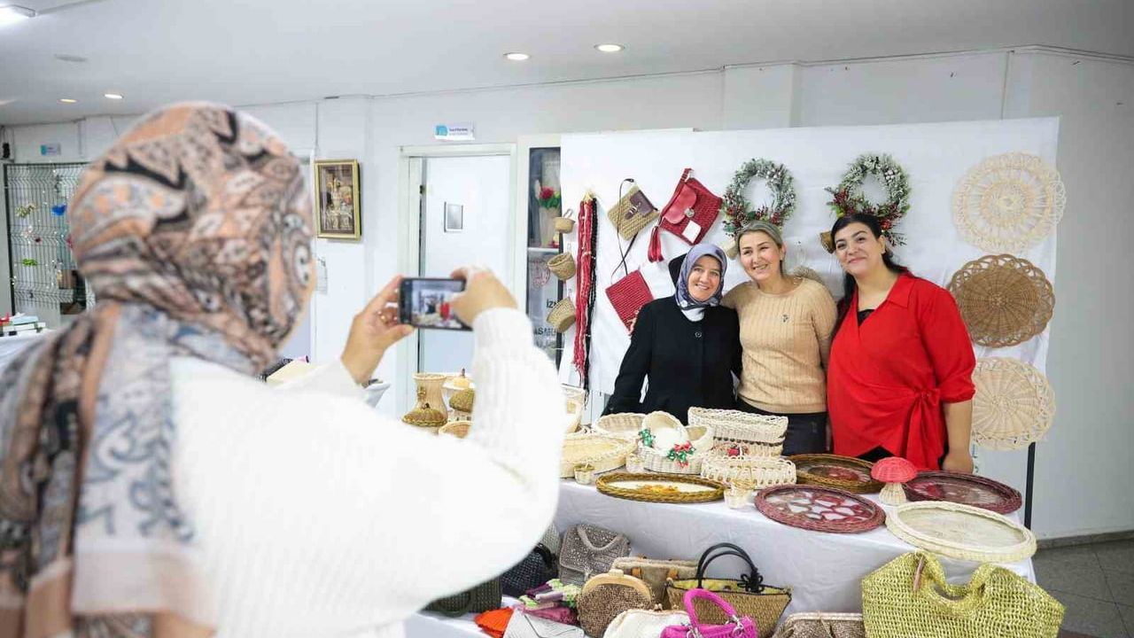 Aliağa Tüpraş Halk Eğitimi Merkezi'nde Yeni Yıl Sergisi Açıldı