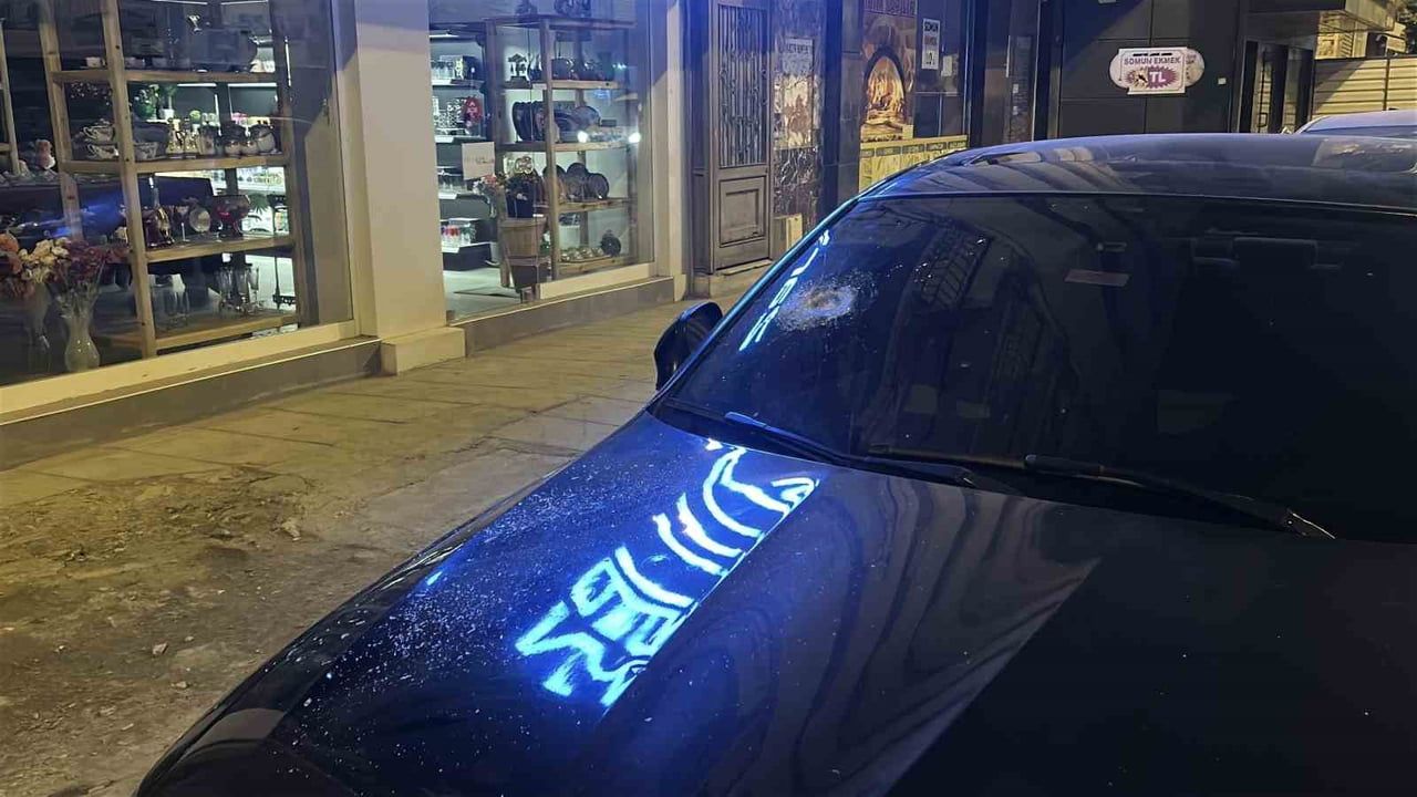 Alkollü Şahıs, Park Halindeki Araç ve İş Yerlerine Zarar Verdi