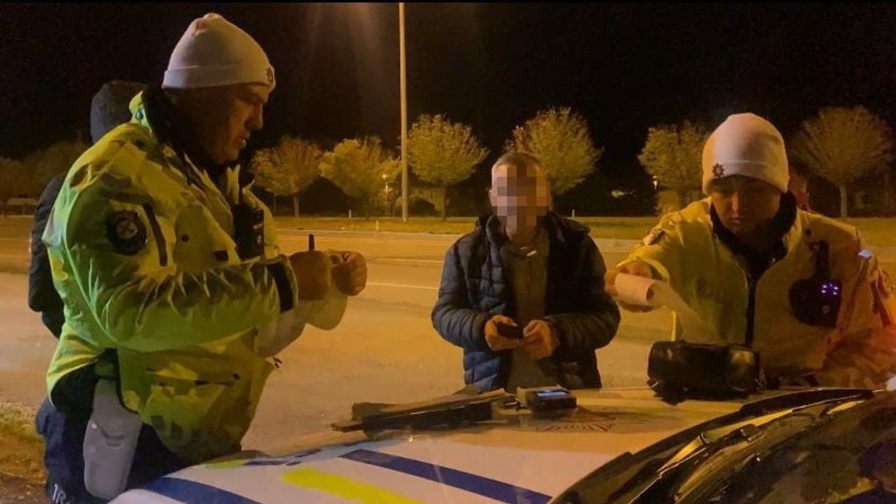 Alkollü Sürücü ve Yolcusunun Gazeteciyle Diyaloğu