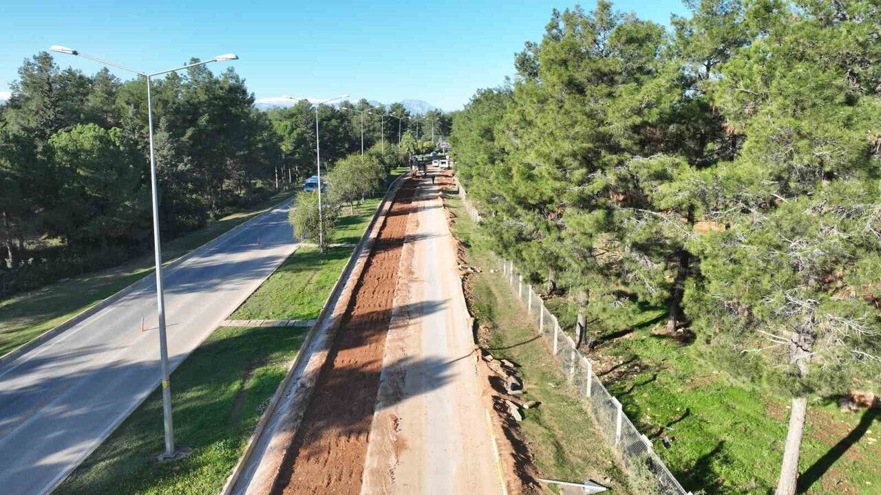 Altıntaş-Kundu Turizm Bölgesi'nde İçme Suyu Hattı ve Yol Yenileme Çalışmaları Sona Yaklaşıyor