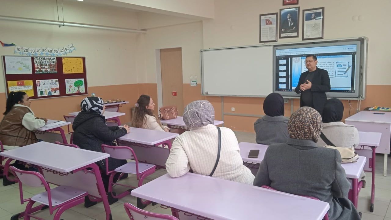 Altıntaş'ta Aile Okulu Kursu Devam Ediyor