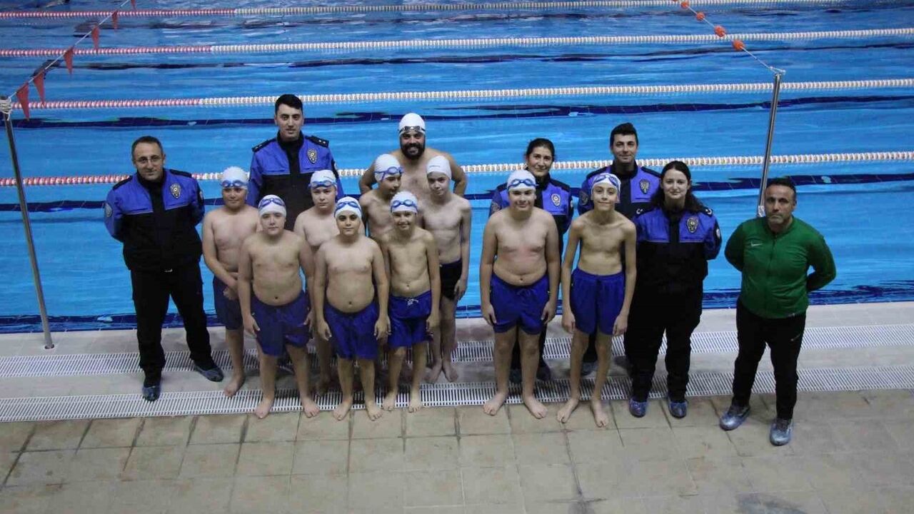 Amasya'da Annelerden Yüzme Kursu Talebi