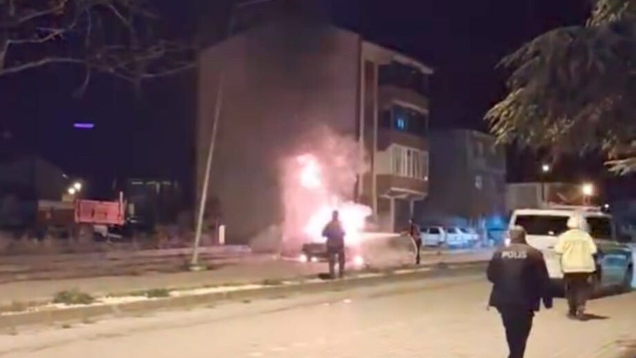 Amasya'da Otomobil Yangını: Sürücü Son Anda Kurtuldu