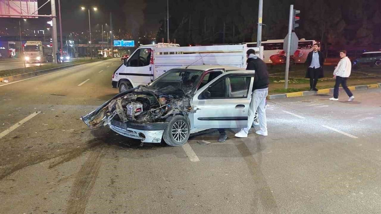 Ambulans Devrildi: 3 Sağlık Çalışanı Yaralandı