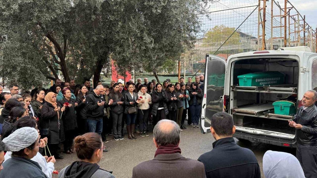 Ameliyat Sırasında Kalp Krizi Geçiren Doktorun Hayatını Kaybetmesi