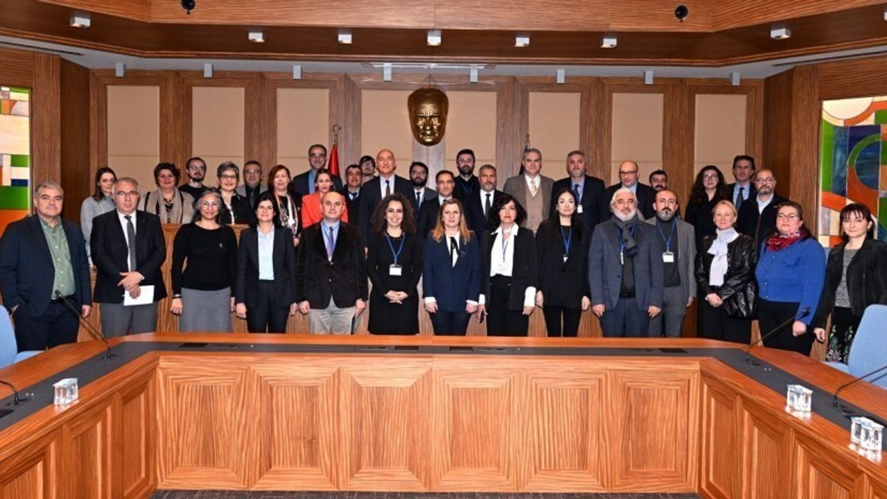 Anadolu Üniversitesi Edebiyat Fakültesi'nden Tarihi Başarı: 6 Bölüm FEDEK Akredite Oldu