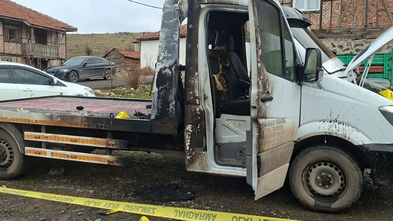 Ankara'da 4 Araç Kundaklandı