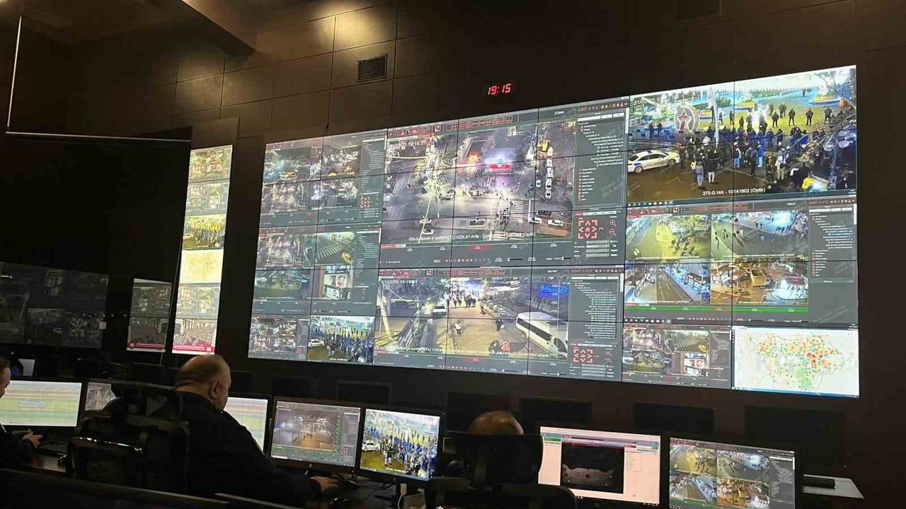 Ankara'da Yılbaşı Güvenlik Önlemleri: 641 Noktada 19 Bin 242 Personel Görevde