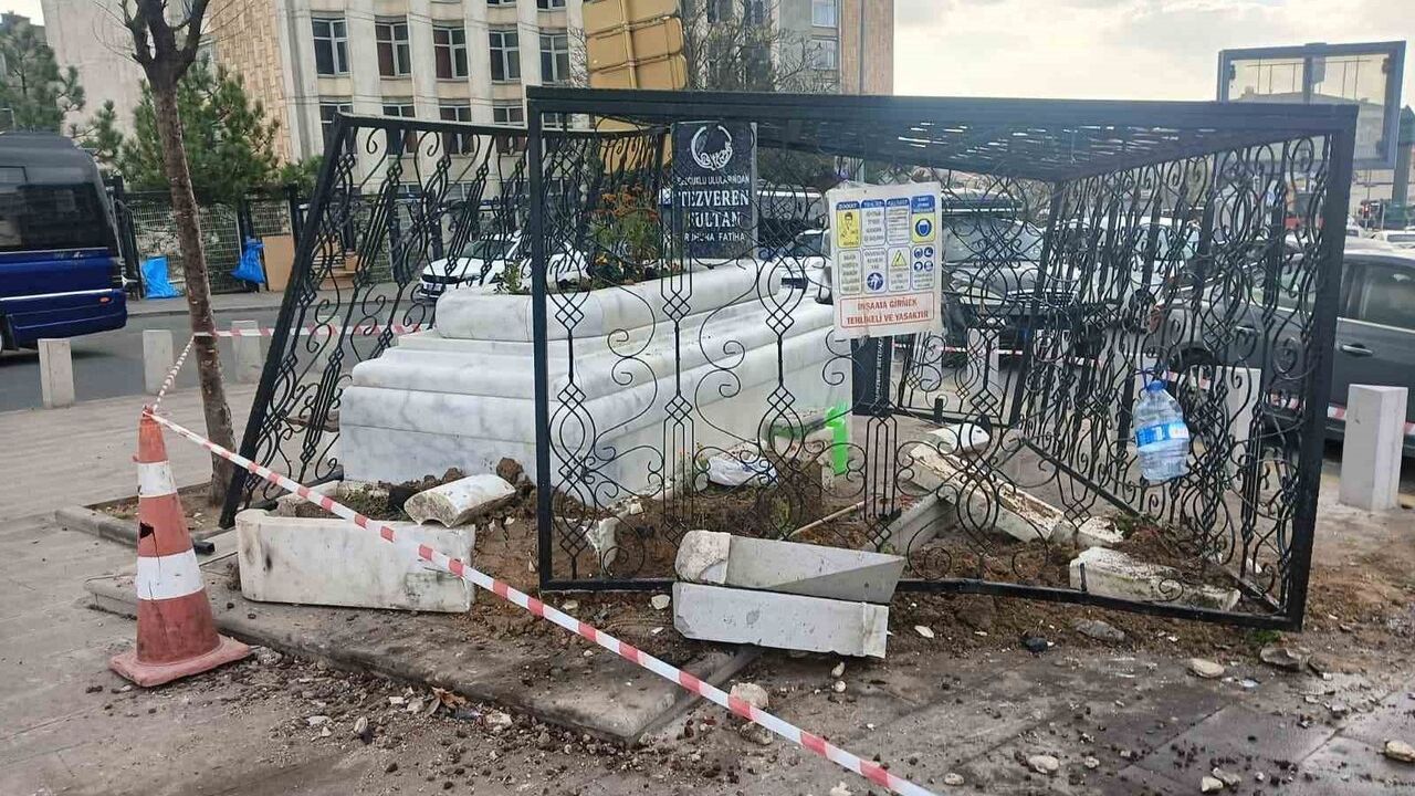 Ankara'daki Tezveren Sultan Türbesi'nde Trafik Kazası