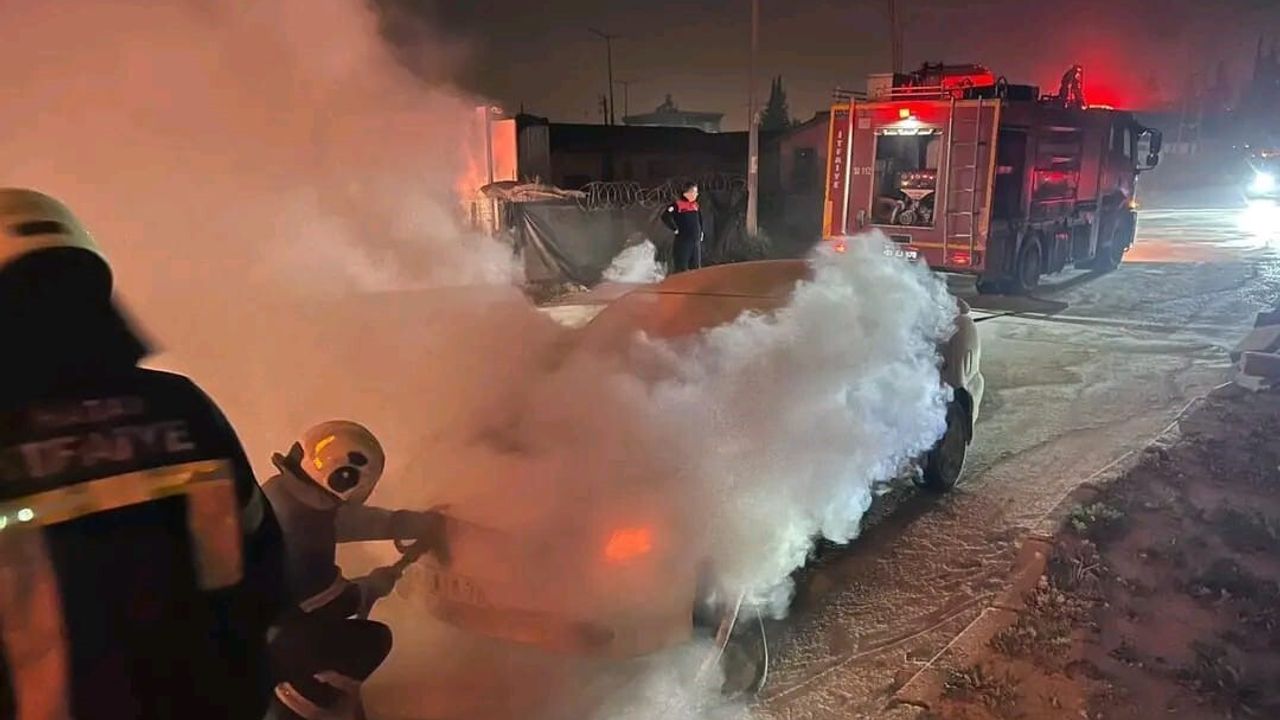 Antakya'da Otomobil Yangını Kontrol Altına Alındı