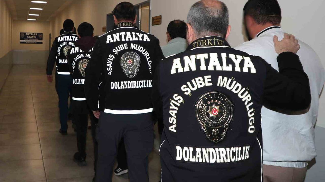 Antalya'da Büyük Dolandırıcılık Ağı Çözüldü